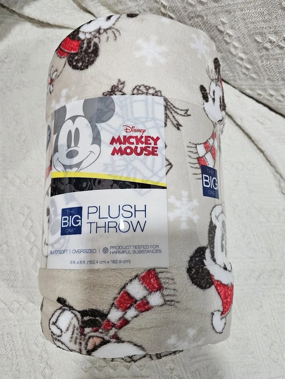 NWT The Big One Oversized Plush Mickey Mouse Christmas Throw Blanket, 5' x 6'